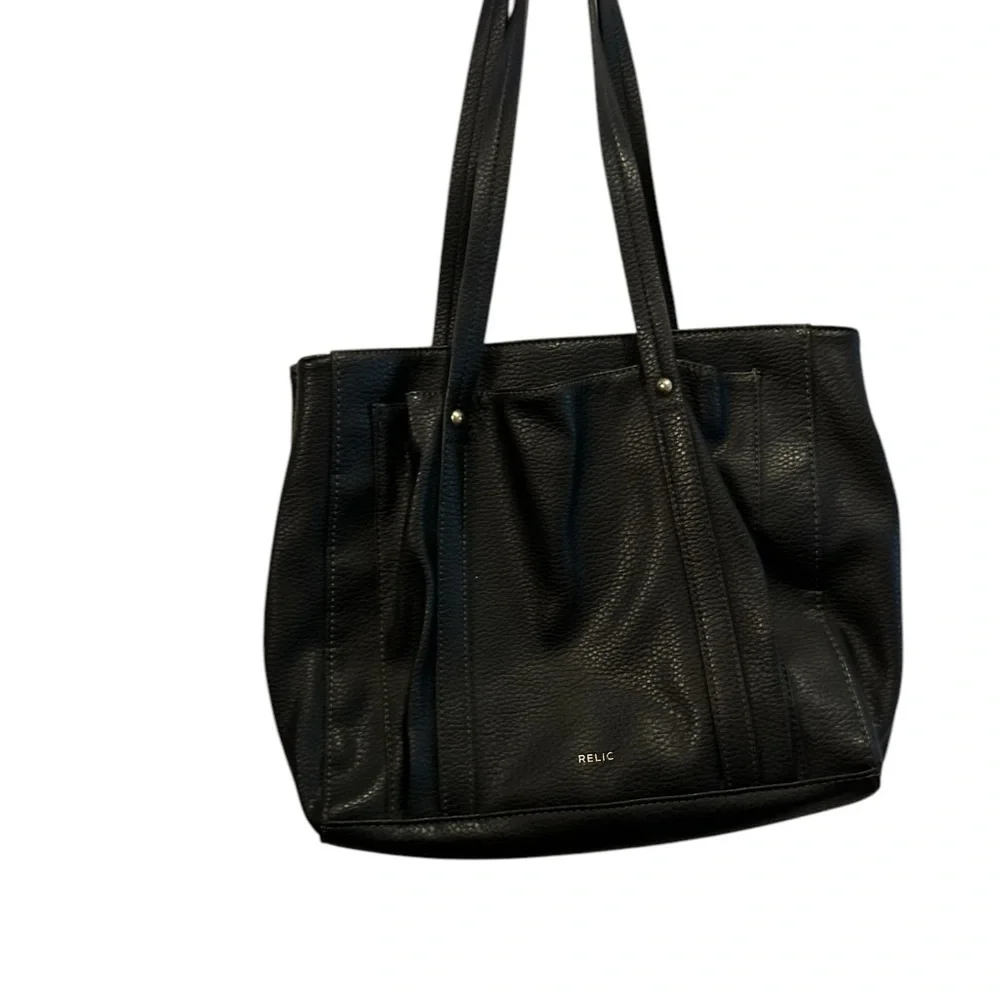 Relic Women's Black Geometric Shoulder Bag with Multiple Compartments‎